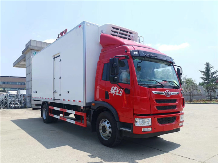 解放麟VH6.8米冷藏車