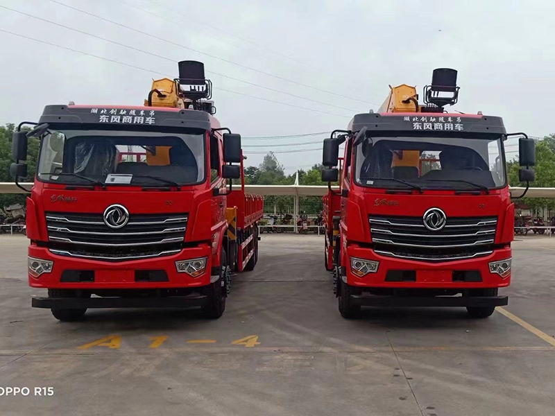 東風(fēng)暢行D3L后八輪隨車吊