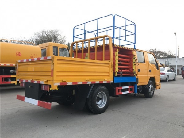 江鈴10米剪叉式升降平臺(tái)高空作業(yè)車