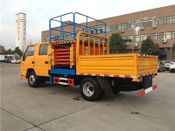 江鈴10米剪叉式升降平臺(tái)高空作業(yè)車