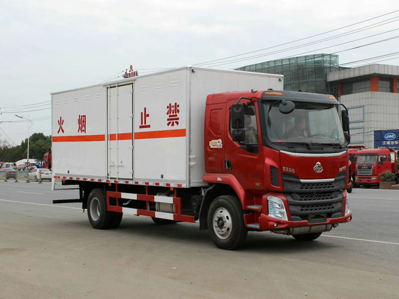 柳汽乘龍6.6米(額載10.6噸)氣體廂式車