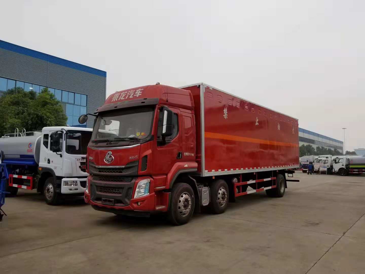 柳汽9.55米雜項危廢運(yùn)輸車